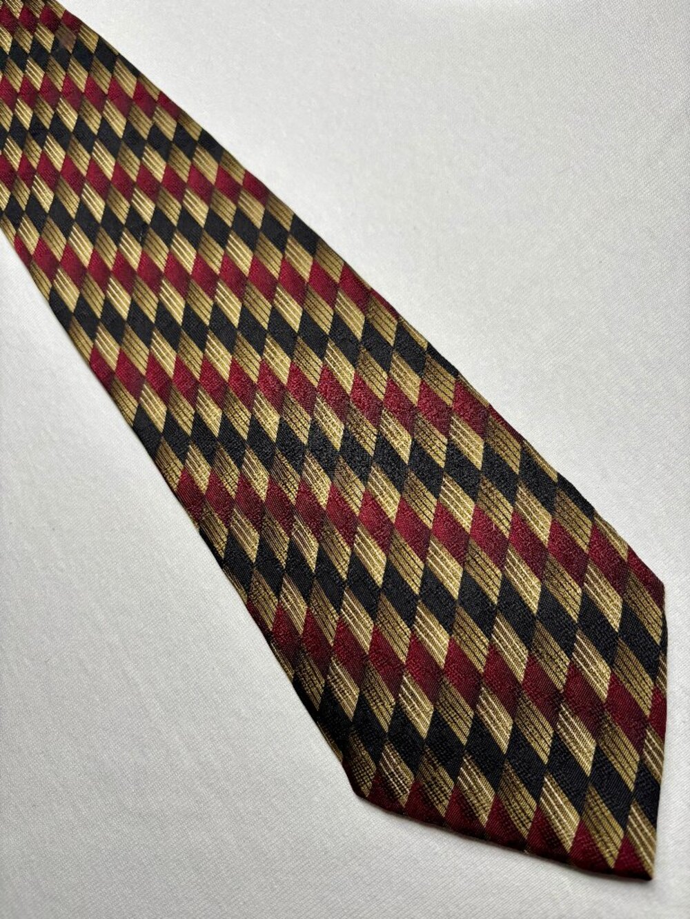 ZIGGURAT MULBERRY NECKWEAR Necktie 59"
